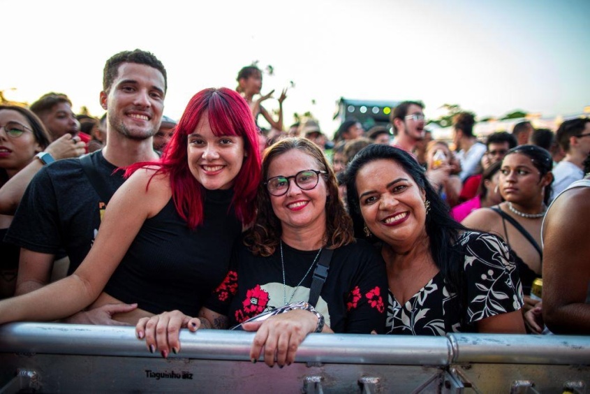 Fãs celebram show de Nando Reis no  Verão Massayó. Foto: Alisson Frazão/Secom Maceió