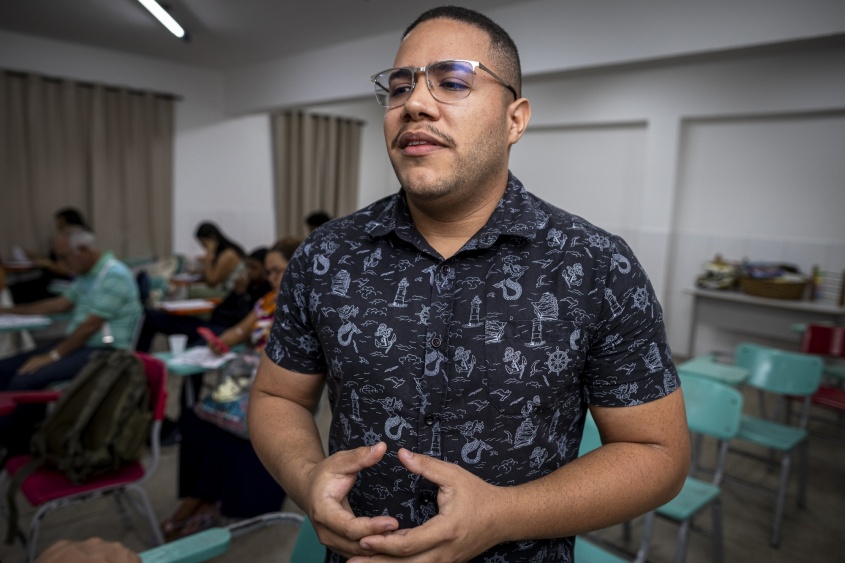 Matheus Pereira é aluno do curso de inglês. Foto: Alisson Frazão/ Secom Maceió