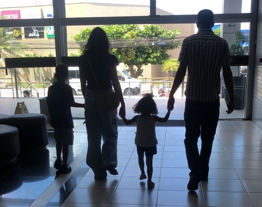 Primeira Família Acolhedora de Maceió recebe casal de irmãos. Foto: Cortesia