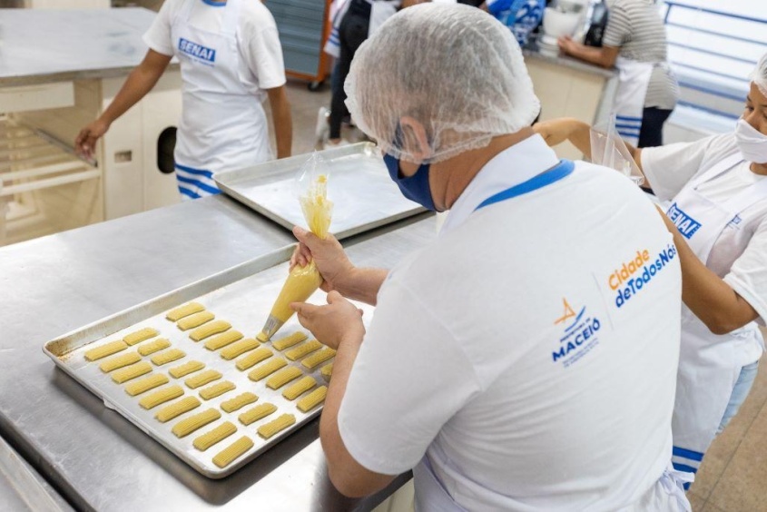 Ano passado, o programa ofertou 30 vagas para para os cursos profissionalizantes de panificação, pintor, pedreiro e encanador. Foto: Itawi Albuquerque/Secom Maceió