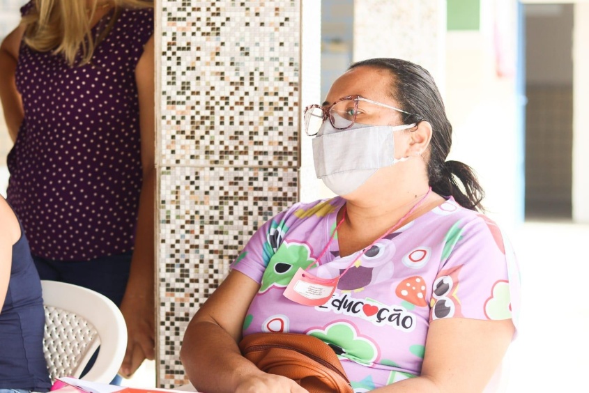 Estudante de pedagogia e mãe de aluna, Renata Balbino, participou da oficina. Foto: Luan Oliveira (estagiário)/Ascom Semed