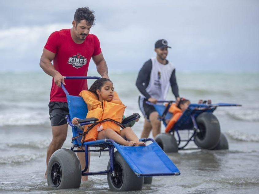 Praia acessível garante acessibilidade e inclusão social. Foto: Alisson Frazão/Secom Maceió