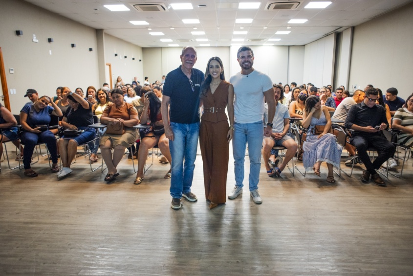 O ordenamento da orla deve caminhar junto com a geração de oportunidades, o desenvolvimento econômico e o fortalecimento do turismo, promovendo um ambiente mais organizado e acolhedor para trabalhadores. Foto: Thiago Figueiredo / Secom Maceió