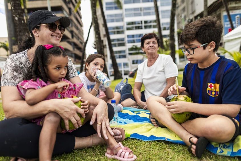 Cibele Mariana e família. Foto: Alisson Frazão / Secom Maceió