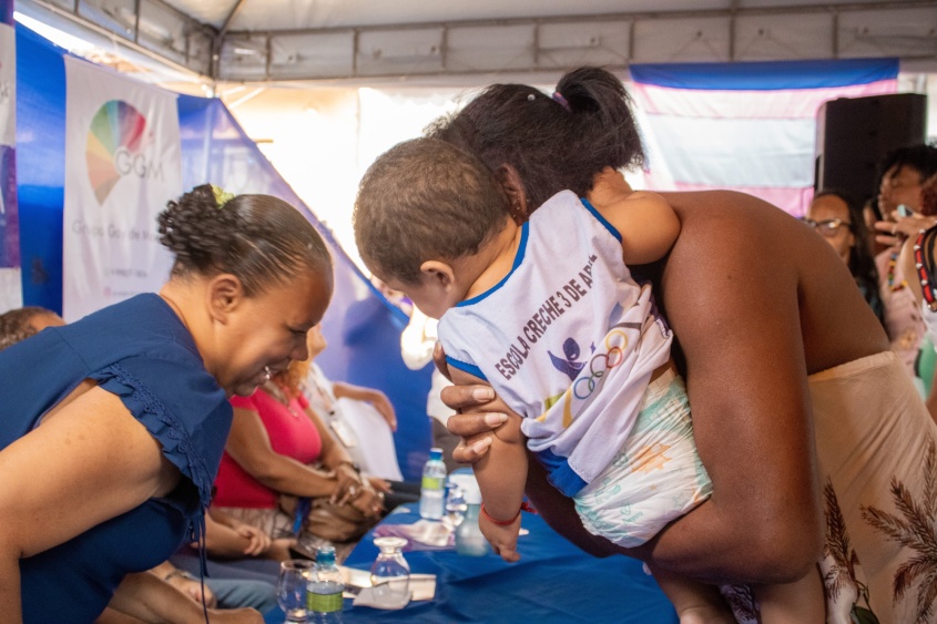 Famílias da região da Chã da Jaqueira também receberam cestas básicas e kits de higiene. Foto: Bárbara Wanderley/Secom Maceió