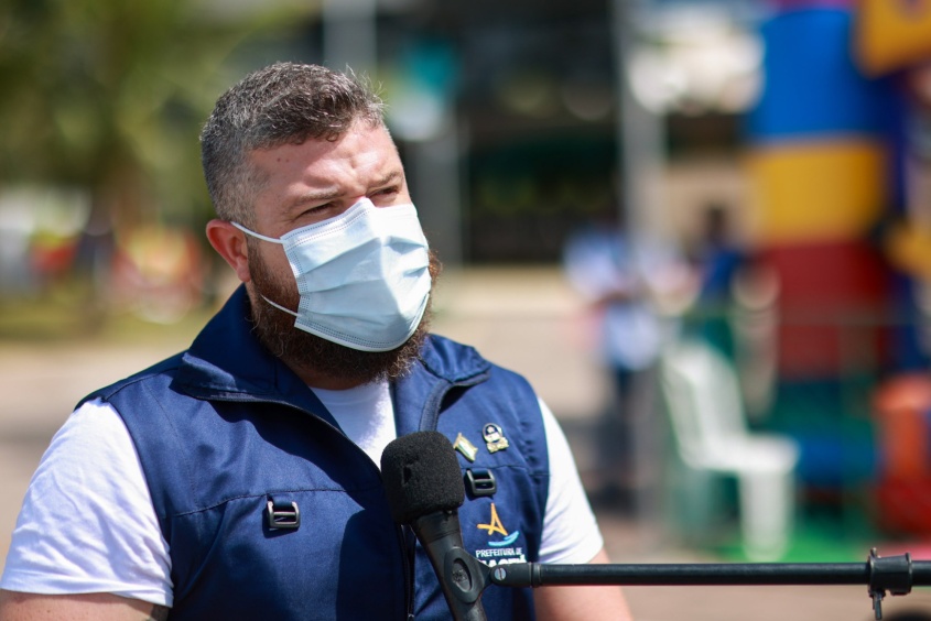 Thiago Prado ressalta que a medida de reordenamento é importante para melhoria no fluxo de pessoas e no trânsito da região. Foto: Itawi Albuquerque / Secom Maceió