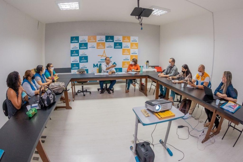Reunião definiu estratégias para conclusão de ciclo vacinal da Covid-19 para pessoas em situação de rua. Foto: Itawi Albuquerque/Secom Maceió