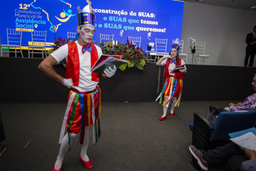 Apresentação cultural dos servidores Alderir Souza e Ana Cláudia. Foto: Allan César/Secom Maceió