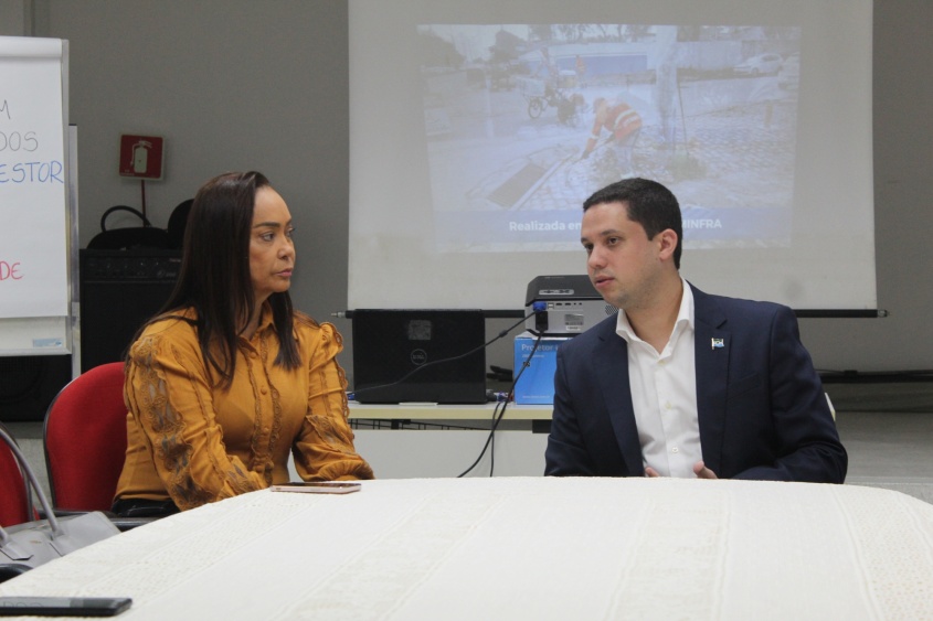 Presidente da ADEDI, Lucinha Peixoto, e o secretário de Economia, João Felipe Borges. Foto: Luís Otávio Mendonça
