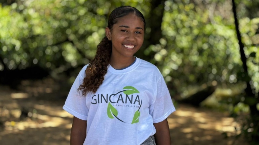 Estudante participa de mutirão. Foto: Alexandre Vieira/ Ascom Alurb
