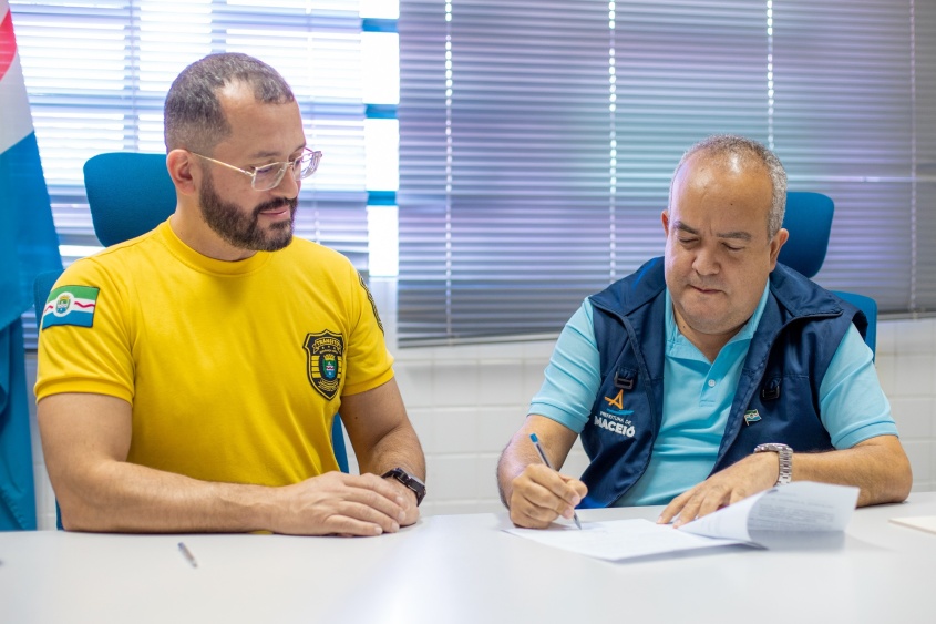 Superintendente André Costa e secretário Claydson Moura assinaram hoje a portaria / Foto: Célio Júnior