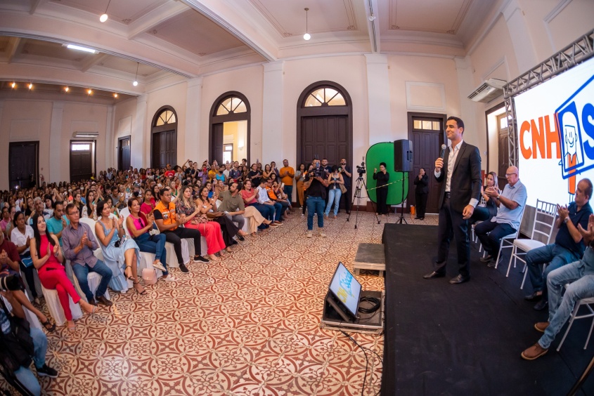 Prefeito JHC discursa para o auditório lotado sobre os avanços na assistência social para os maceioenses. Foto: Itawi Albuquerque / Secom Maceió