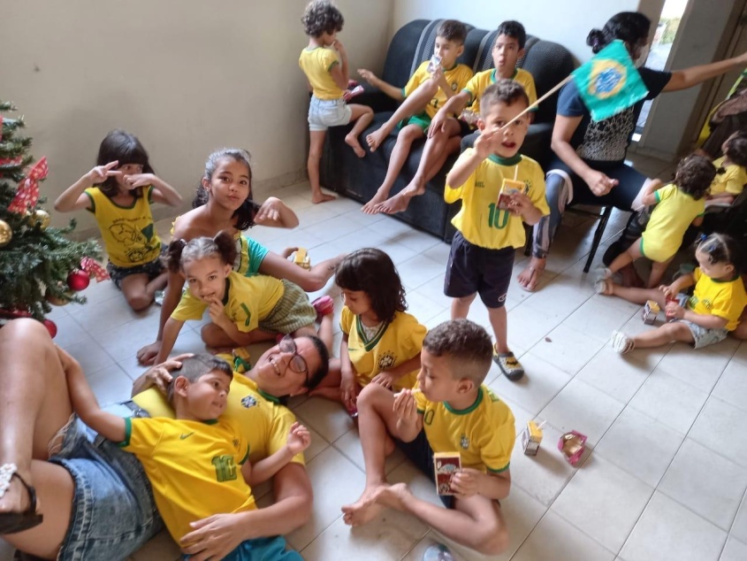 Crianças se divertiram assistindo ao jogo. Foto: cortesia