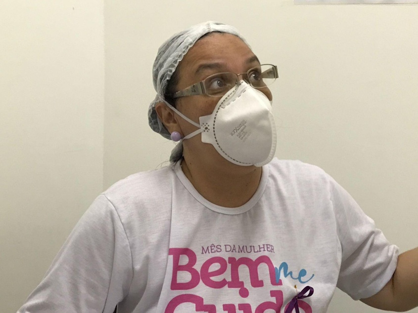 Coordenadora da Saúde da Mulher, Silvia Melo, explica que a ação teve o objetivo de educar as mulheres. Foto: Ascom SMS