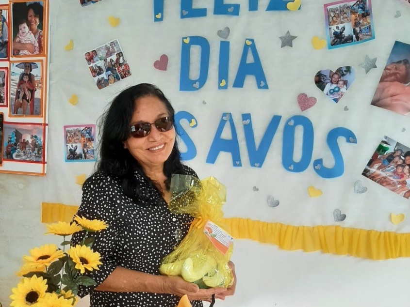 Iraci Maria completou 68 anos de idade e comemorou com a equipe do Serviço de Convivência / Foto: Cras Área Lagunar.