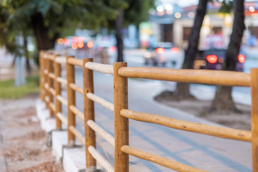 Já foram instalados na localidade guarda-corpos em três pontos da ciclovia. Foto: Itawi Albuquerque / Secom Maceió