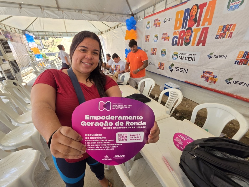 Jaqueline Melo, 27, é empreendedora de um Sex Shop. Foto: Beto Macário/ Secom Maceió