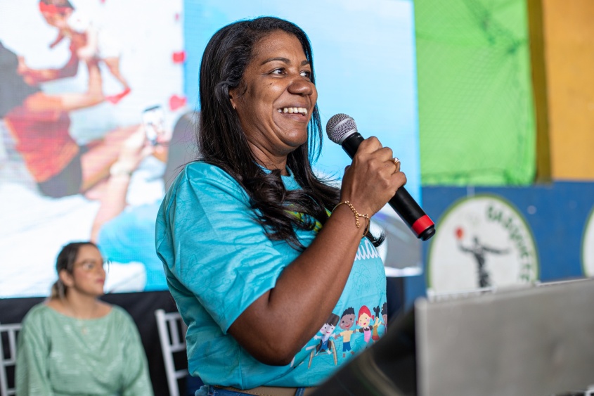 Coordenadora Wellida Santos ressaltou alegria em celebrar o Primeira Infância Cidadã com as famílias atendidas pelo programa. Célio Júnior/Secom Maceió