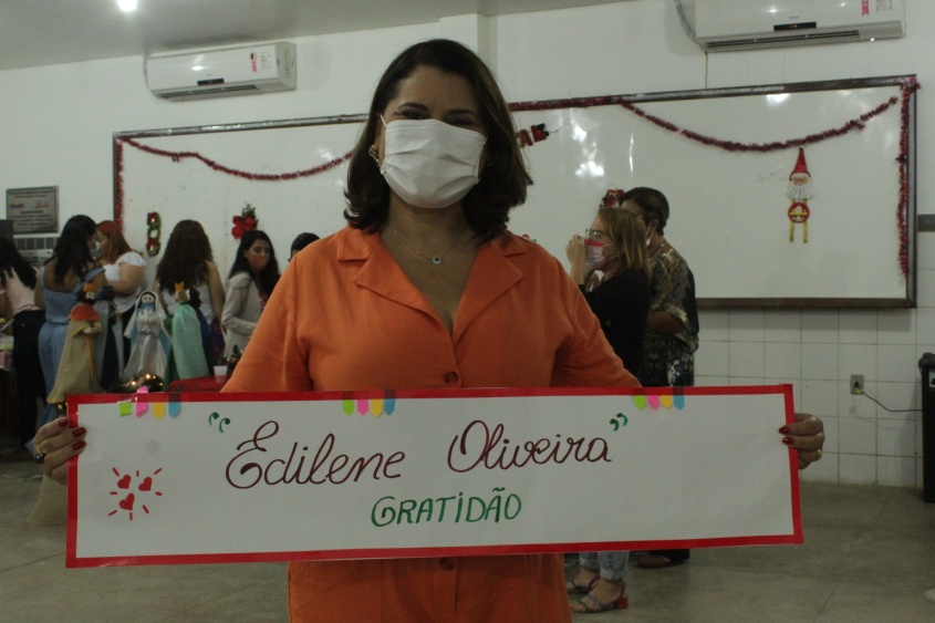 Edilene se sentiu lisonjeada com a homenagem e destacou a importância do serviço público. Foto: Nathan Araujo/Ascom Semed