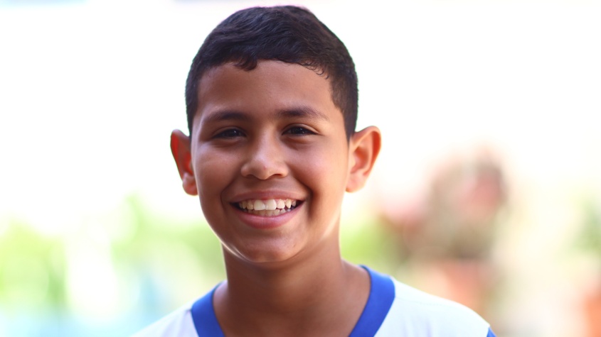 Estudante Samuel Dalisson se emocionou com a presença de sua mãe. Foto: Daniel Marinho/Ascom Semed