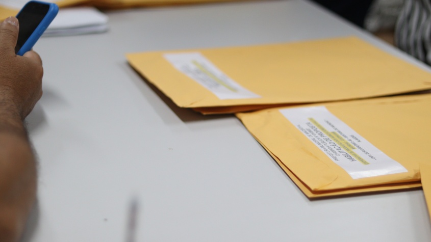 Envelopes foram entregues com as propostas e documentos. Foto: Daniel Marinho/Ascom Semed