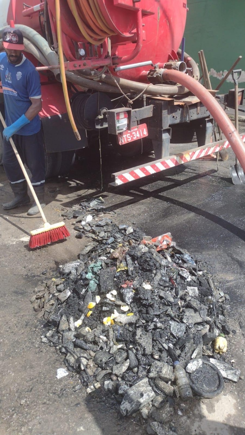 Lixo removido em um ponto obstruído. Foto: Ascom Seminfra