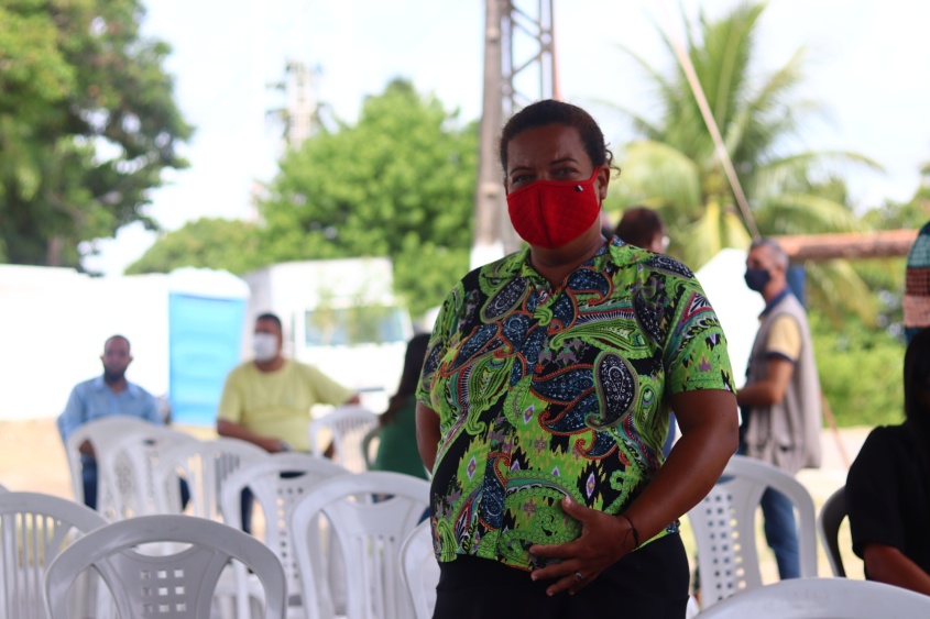 Dona de casa, Eleny Ferreira, celebra a conquista da comunidade. Foto: Pedro Farias/Ascom Semed