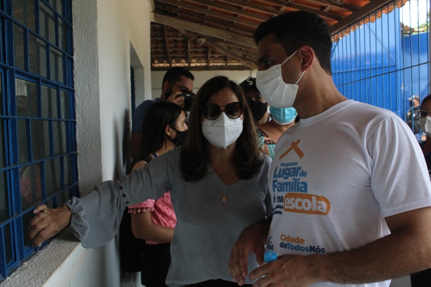 Diretora, Socorro Peroba, agradeceu ao prefeito pela realização de um sonho da comunidade. Foto: Pedro Farias/Ascom Semed
