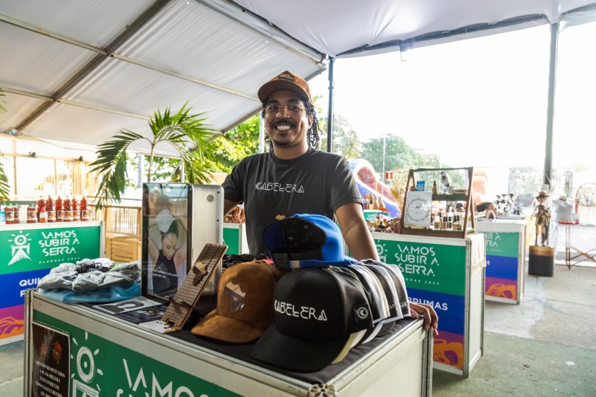 Depois de expor pela primeira vez no evento, Caio se mudou de São Paulo para Maceió. Foto: Felipe Sóstenes/Secom Maceió