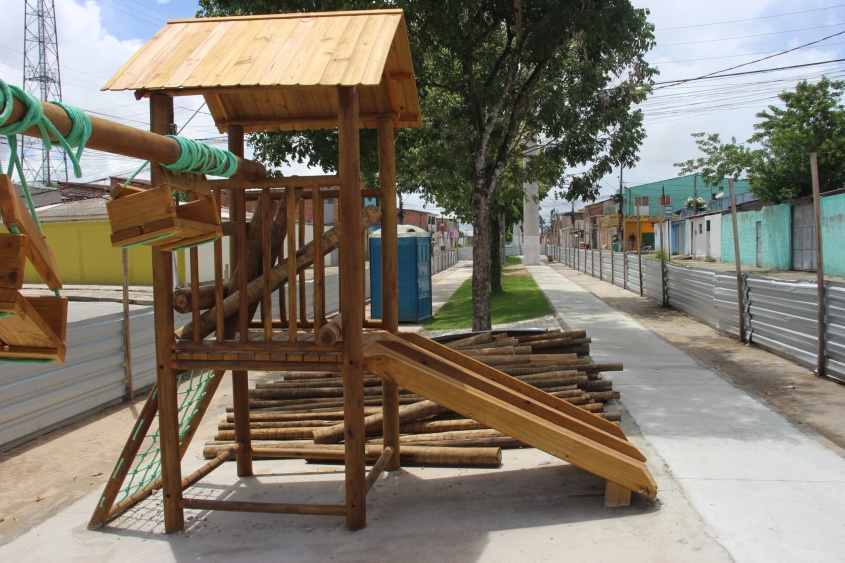 Praça no Graciliano Ramos está sendo reformada. Foto: Flávio Cordeiro/ Ascom Seminfra