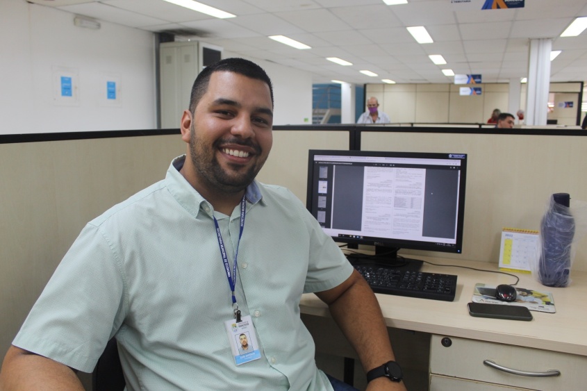 Luis Antônio, servidor há 10 anos, é responsável pelo transporte da Sefaz Maceió. Foto: Ascom Sefaz