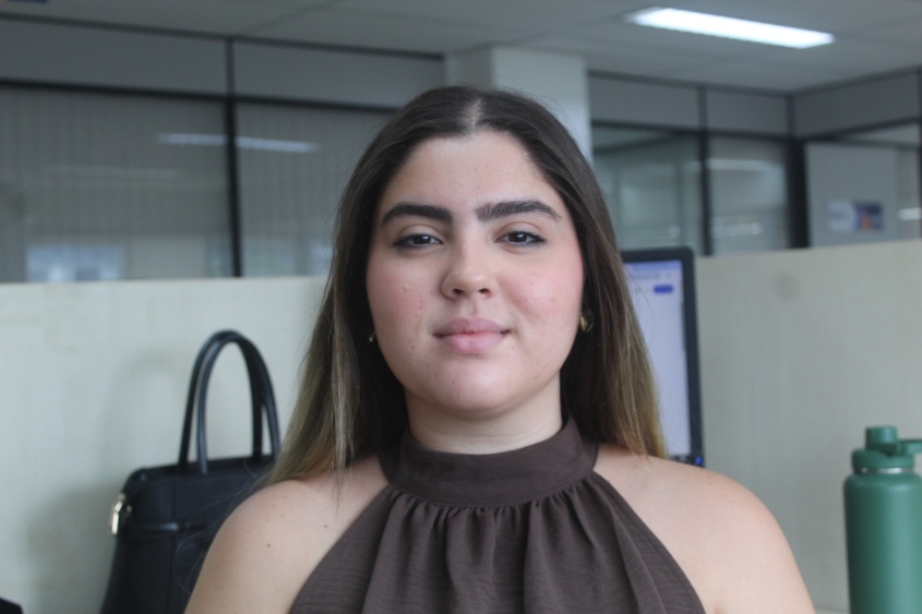 Estudante de Direito e estagiária da CAF, Sofia Peixoto acompanha de perto os processos administrativos. Foto: Guilherme Honório