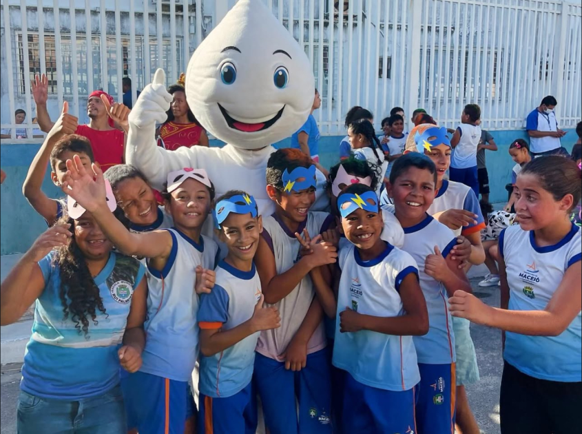Estudantes da Escola Rui Palmeira festejam a Magia Carnavalesca. Foto: Arquivo Semce