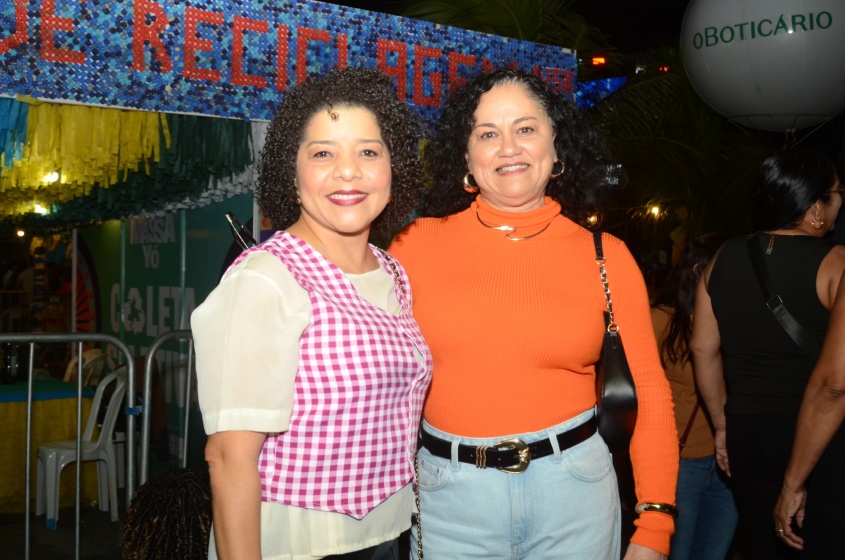 Fabiana Otacília acompanhada de sua amiga, Mônica Meireles. Foto: Beto Macário/ Secom Maceió