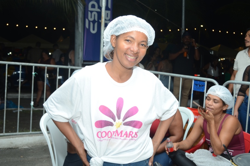 Participante da Coopmaris e vendedora, Lau se orgulha de fazer parte do evento. Foto: Beto Macário/ Secom Maceió