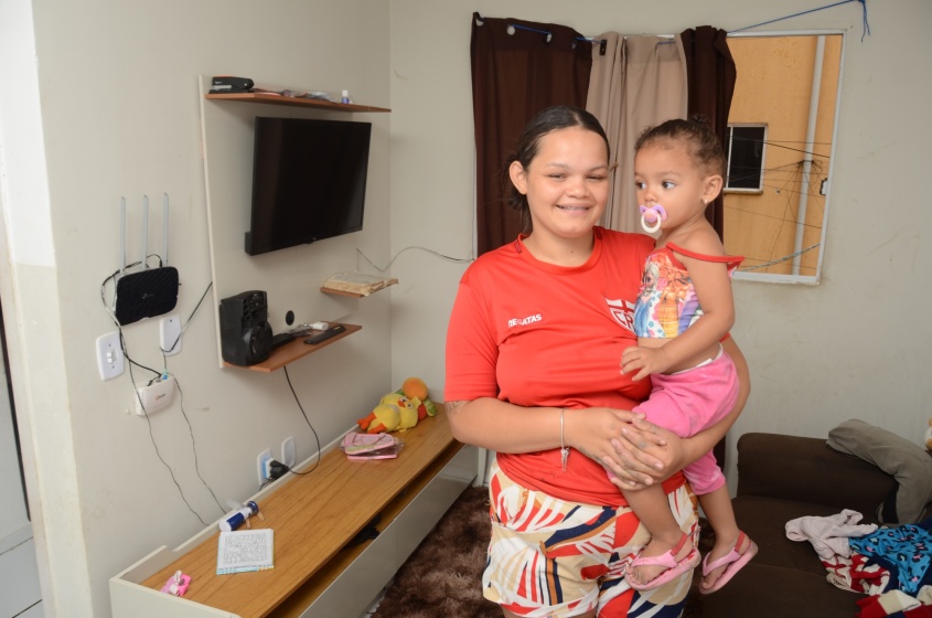 Valeska viveu 20 anos em barraco sem banheiro; hoje tem um apartamento de cinco cômodos. Foto: Beto Macário/Secom Maceió