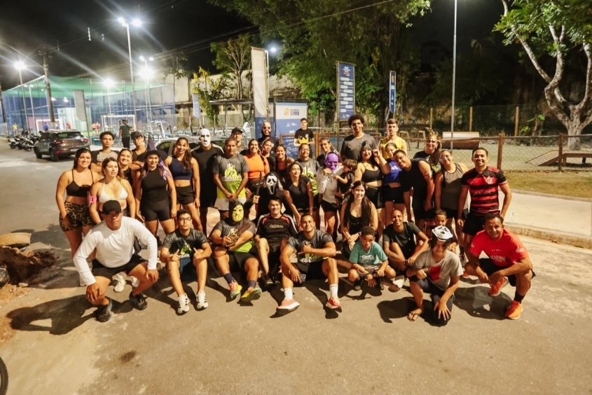 Turma concentrada para correr nas ruas do bairro de Fernão Velho. (Foto: Mariel Matias - Secom Prefeitura de Maceió)