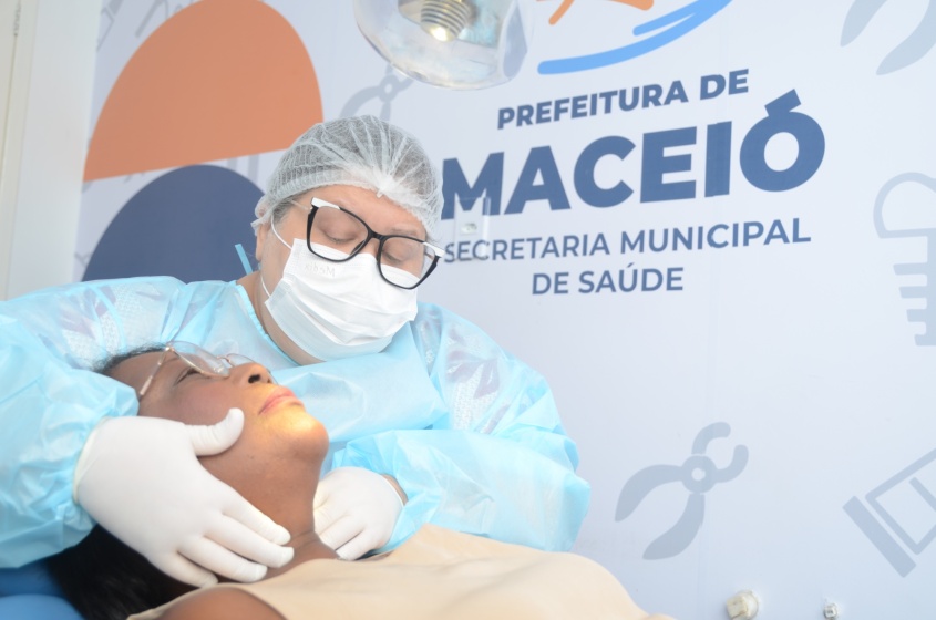 Maria Lucinete recebe acompanhamento periódico da equipe odontológica da USB João Macário