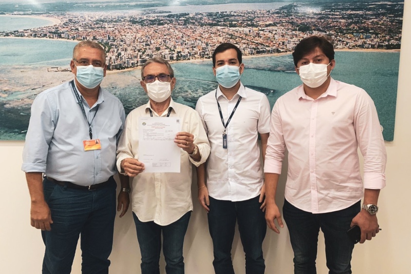 Entrega do habite-se ocorreu na sede da Sedet, na última terça-feira (15). Foto: Ascom Sedet