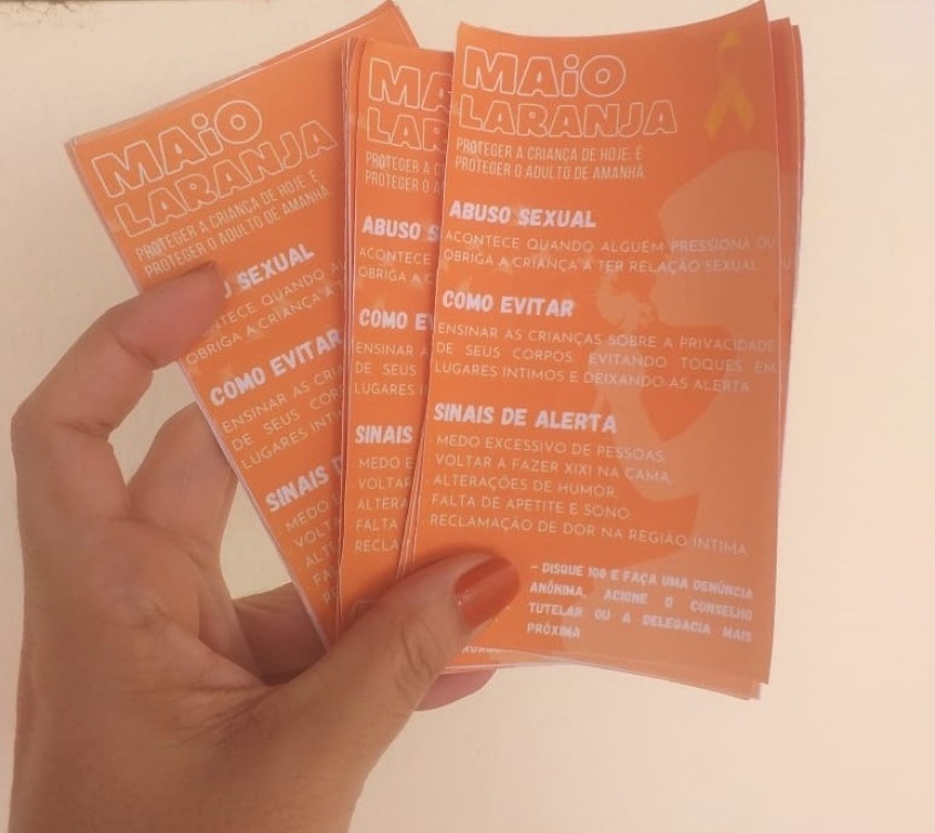 Folhetos com orientações foram distribuídos para os pais. Foto: cortesia