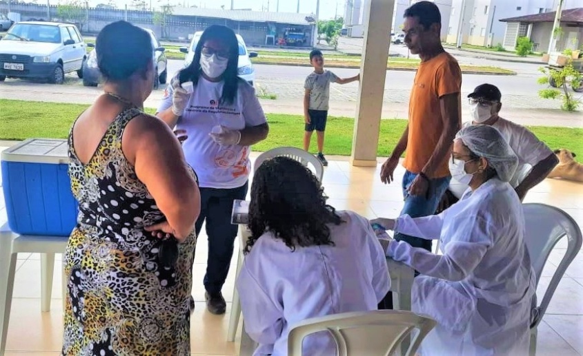 População recebe orientações sobre coleta de material para análise em laboratório. Foto: Divulgação UVZ