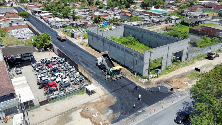 Avenida B e outras vias foram pavimentadas. Foto: Júnior Bertoldo / Secom Maceió.