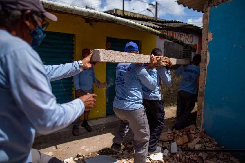 Cerca de 40 barracas de alvenaria e de madeira já foram desativadas na feira do Tabuleiro (Foto: Alisson Frazão/Secom Maceió)