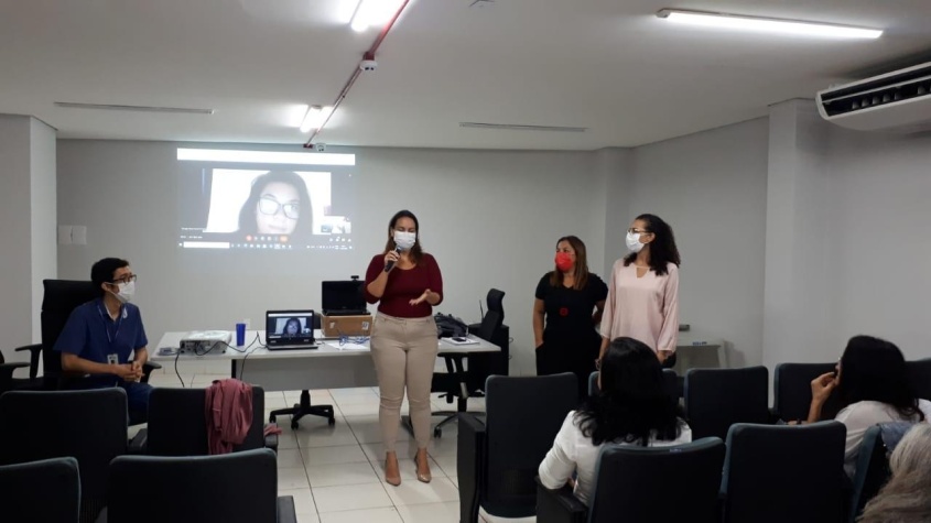 Gerente de Programas Estratégicos da Saúde Municipal, Camila Moura, destaca qualidade da assistência ao usuário. Foto: Ascom SMS
