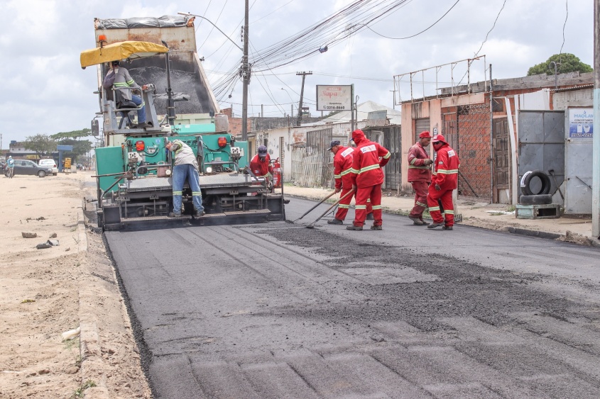 Pavimentação asfáltica no Benedito Bentes. Foto: Júnior Bertoldo/Secom Maceió