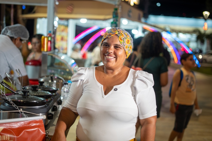 Carla Poliana é mãe atípica e faz parte de projeto de empreendedorismo, em parceria com a prefeitura de Maceió.