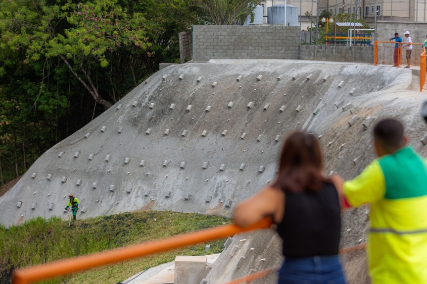 Contenção de encosta no Conjunto João Sampaio, no bairro Petrópolis. Foto: Itawi Albuquerque/ Secom Maceió