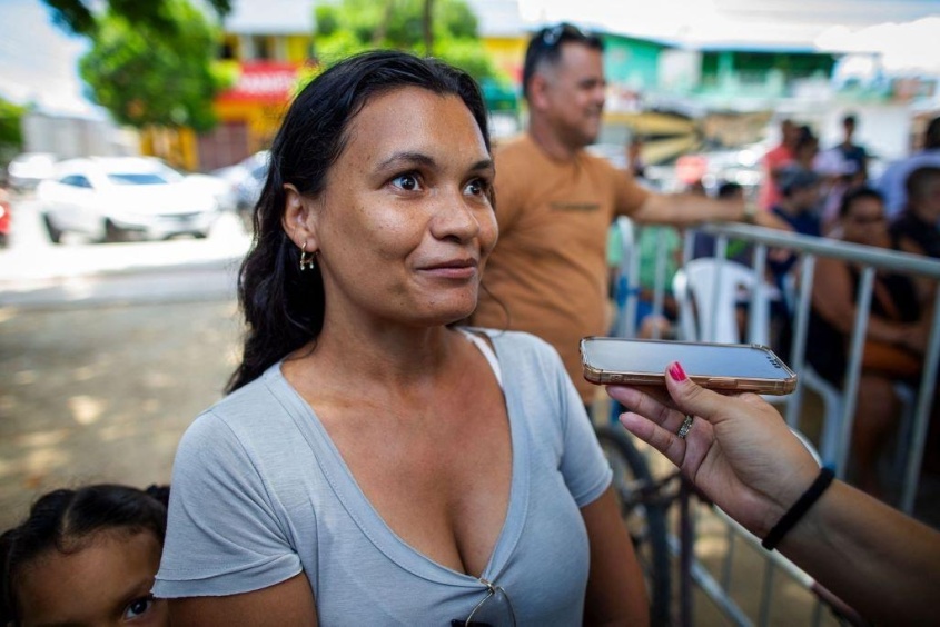 Mãe de João Vitor, Angélica da Silva acompanhou aprovação do filho. Foto: Alisson Frazão/Secom Maceió