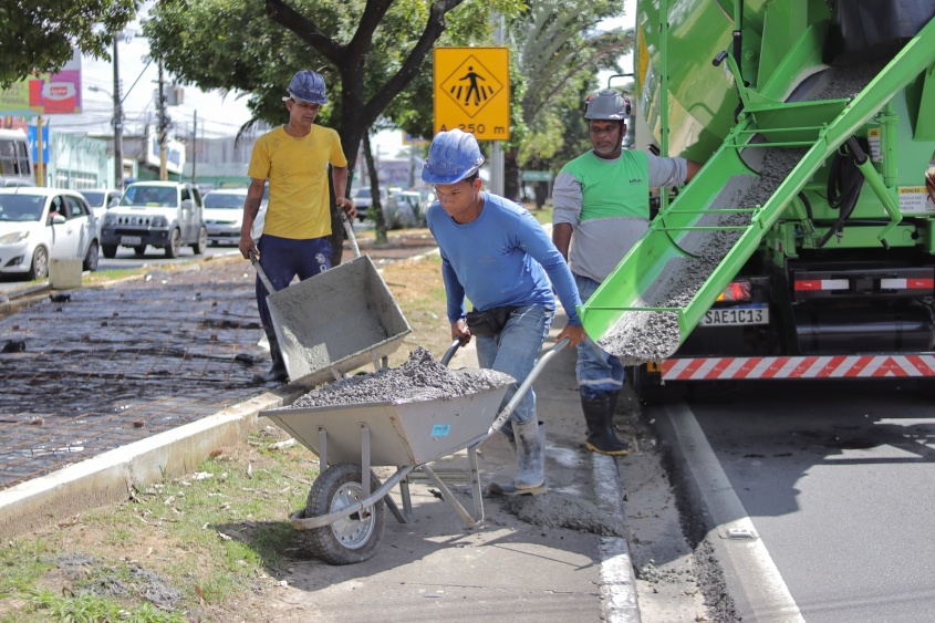 Concretagem ocorre em 200 metros da ciclovia, nesta sexta-feira (12). Foto: Junior Bertoldo/Ascom Seminfra