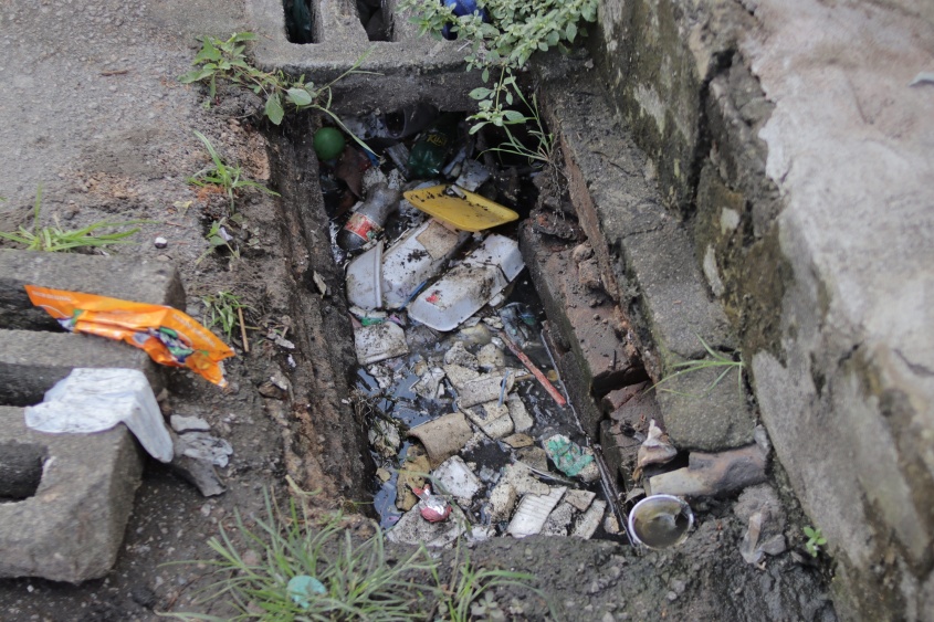Rede de drenagem estava totalmente obstruída. Foto : Junior Bertoldo/Secom Maceió